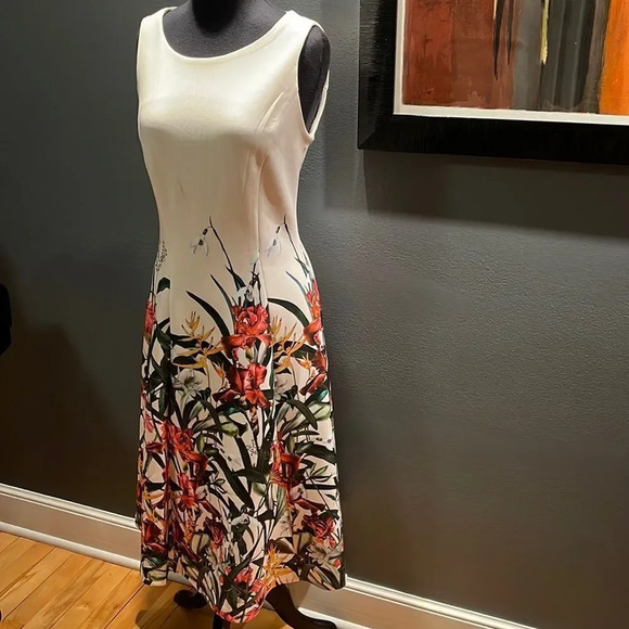 T Tahari fit and flare princess seam scuba fabric sleeveless floral print midi - Picture 1 of 9